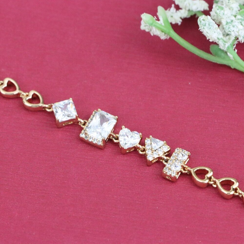"Elegant Geometric Charm Rose Gold Bracelet with Heart Links, XPBL0960